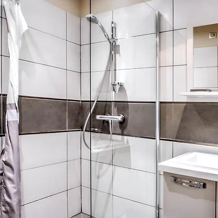 Apartment Vecchio Poolside Retreat: 3-bedroom With Wi-fi *